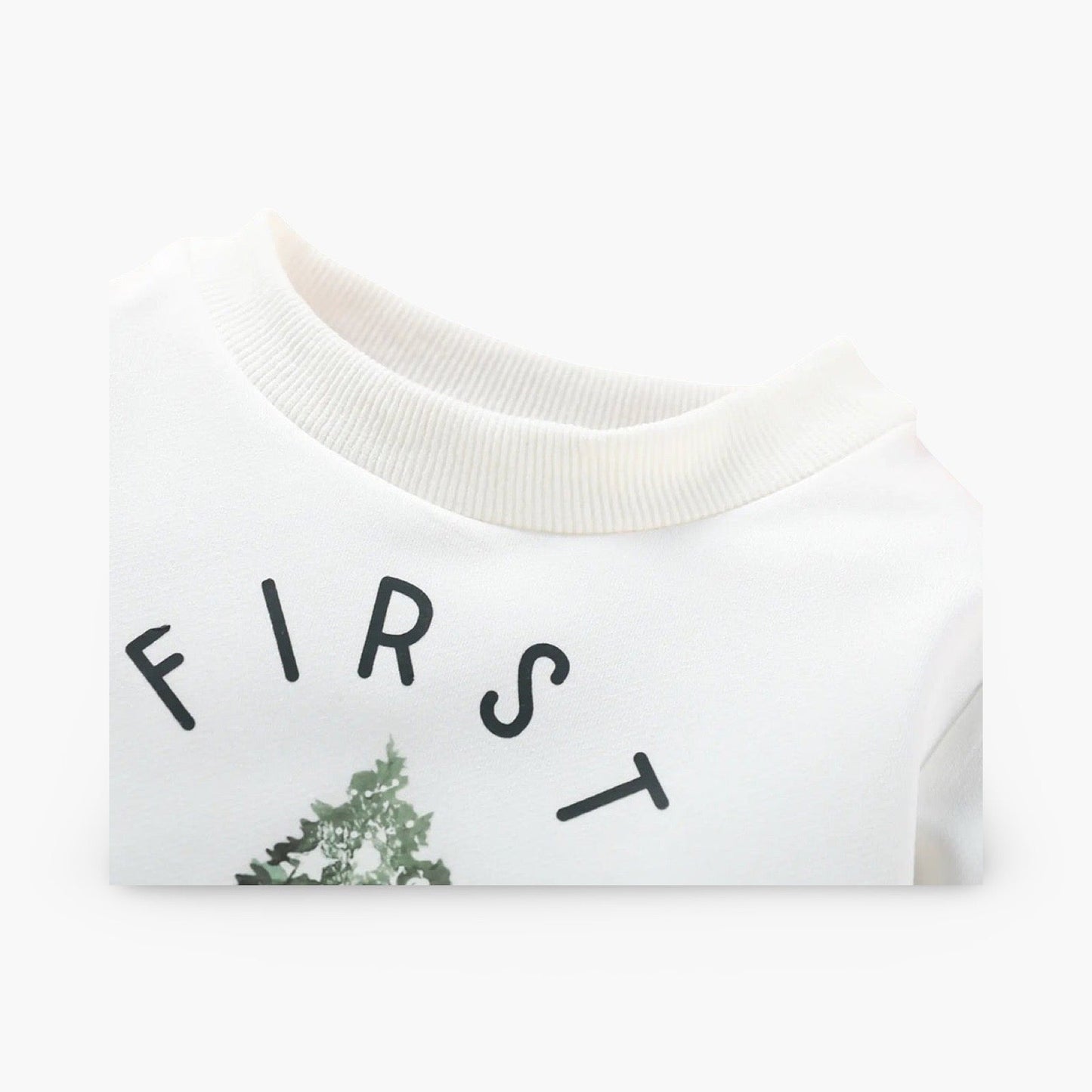 Unisex Romper met Lange Mouwen – Baby’s Eerste Kerst (Kerstboomprint) BabyEmpire