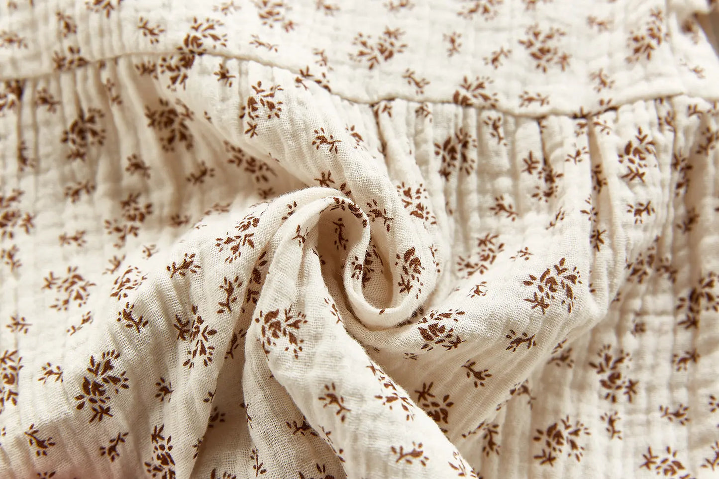 Zachte bloemenprint baby jumpsuit voor meisjes – stijlvolle en ademende outfit