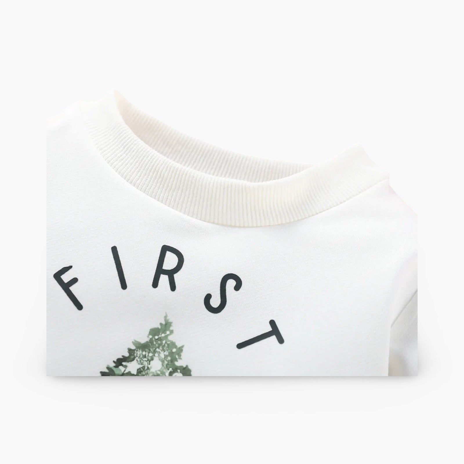 Unisex Romper met Lange Mouwen – Baby’s Eerste Kerst (Kerstboomprint) BabyEmpire